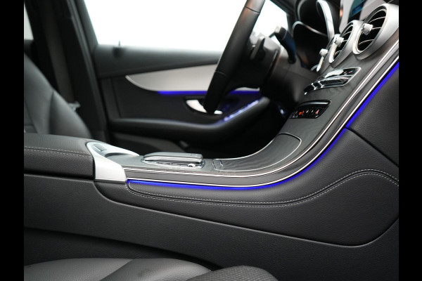 Mercedes-Benz GLC 300e 4MATIC Premium Plug In Hybrid 320pk Dealer O.H. PHEV | Trekhaak Af Fabriek | Panodak | Adaptive Cruise | Camera | Sfeerverlichting | Apple Carplay | Blis | Navigatie | DAB | 19"L.M |