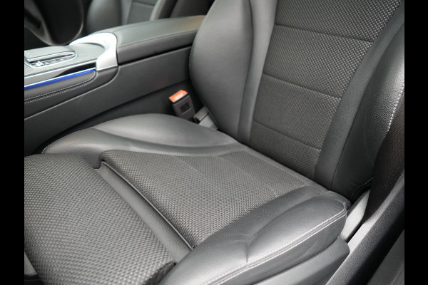 Mercedes-Benz GLC 300e 4MATIC Premium Plug In Hybrid 320pk Dealer O.H. PHEV | Trekhaak Af Fabriek | Panodak | Adaptive Cruise | Camera | Sfeerverlichting | Apple Carplay | Blis | Navigatie | DAB | 19"L.M |