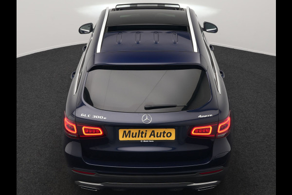 Mercedes-Benz GLC 300e 4MATIC Premium Plug In Hybrid 320pk Dealer O.H. PHEV | Trekhaak Af Fabriek | Panodak | Adaptive Cruise | Camera | Sfeerverlichting | Apple Carplay | Blis | Navigatie | DAB | 19"L.M |