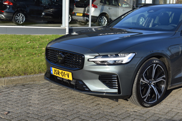 Volvo V60 T6 350PK Plug-in hybrid AWD Plus Dark | Panodak | ACC | H&K | HUD | Blis | Contour stoelen