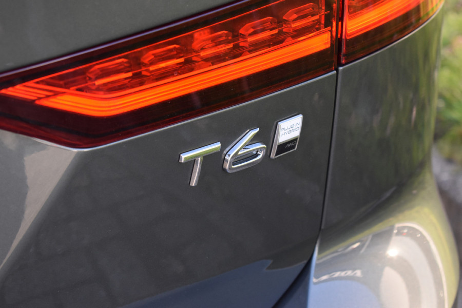 Volvo V60 T6 350PK Plug-in hybrid AWD Plus Dark | Panodak | ACC | H&K | HUD | Blis | Contour stoelen