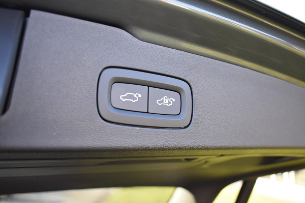 Volvo V60 T6 350PK Plug-in hybrid AWD Plus Dark | Panodak | ACC | H&K | HUD | Blis | Contour stoelen