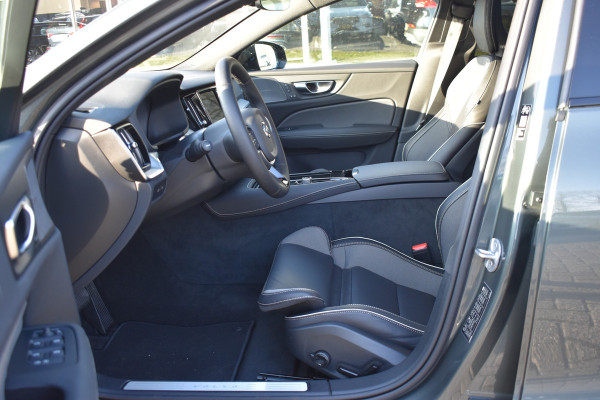 Volvo V60 T6 350PK Plug-in hybrid AWD Plus Dark | Panodak | ACC | H&K | HUD | Blis | Contour stoelen