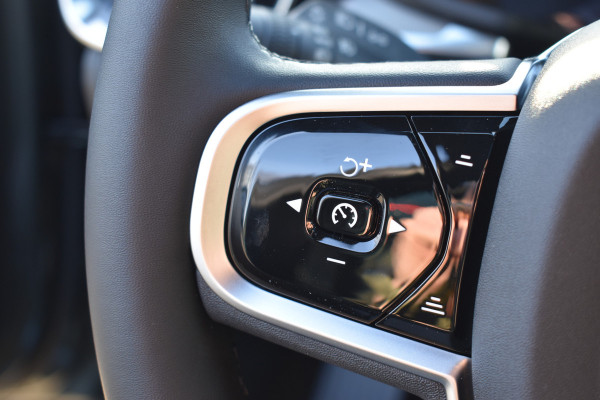 Volvo V60 T6 350PK Plug-in hybrid AWD Plus Dark | Panodak | ACC | H&K | HUD | Blis | Contour stoelen