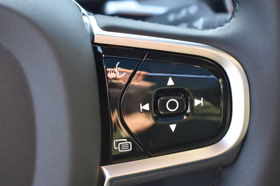 Volvo V60 T6 350PK Plug-in hybrid AWD Plus Dark | Panodak | ACC | H&K | HUD | Blis | Contour stoelen