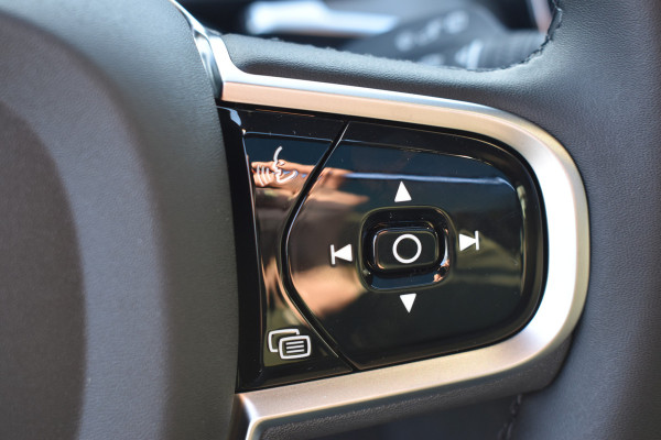 Volvo V60 T6 350PK Plug-in hybrid AWD Plus Dark | Panodak | ACC | H&K | HUD | Blis | Contour stoelen