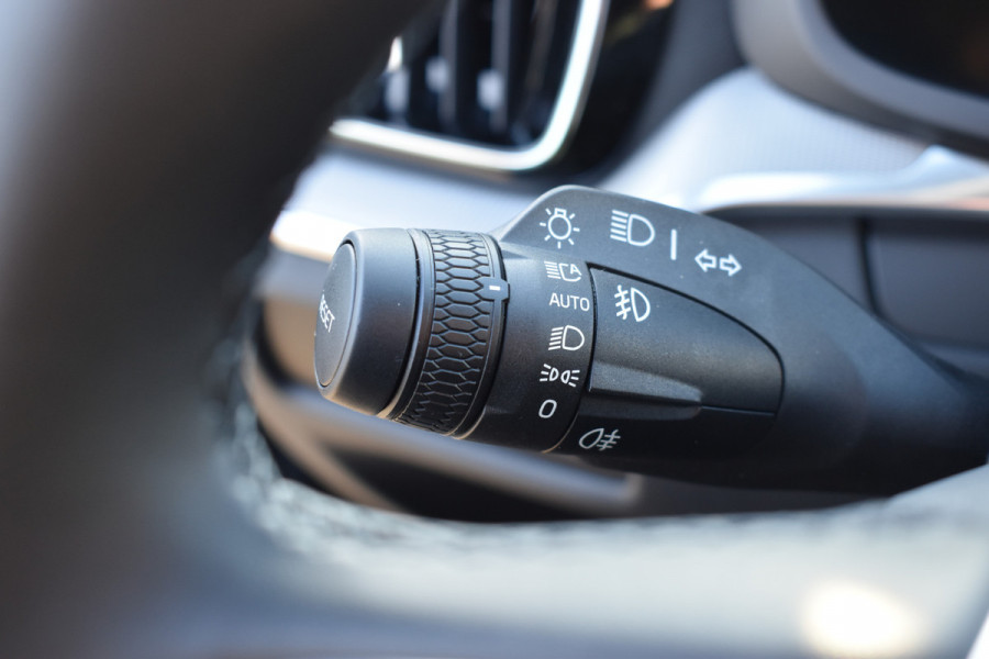 Volvo V60 T6 350PK Plug-in hybrid AWD Plus Dark | Panodak | ACC | H&K | HUD | Blis | Contour stoelen