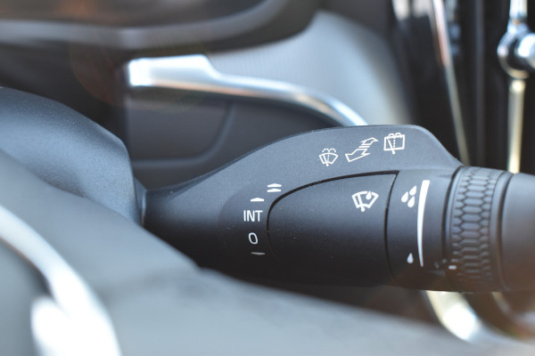 Volvo V60 T6 350PK Plug-in hybrid AWD Plus Dark | Panodak | ACC | H&K | HUD | Blis | Contour stoelen
