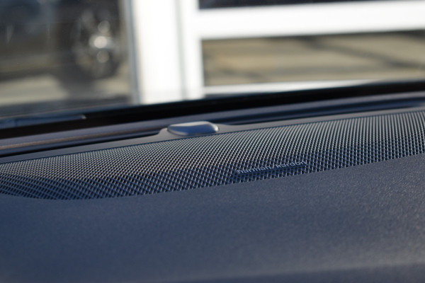 Volvo V60 T6 350PK Plug-in hybrid AWD Plus Dark | Panodak | ACC | H&K | HUD | Blis | Contour stoelen