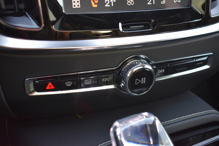 Volvo V60 T6 350PK Plug-in hybrid AWD Plus Dark | Panodak | ACC | H&K | HUD | Blis | Contour stoelen