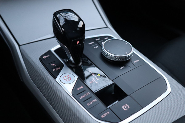 BMW 3 Serie 318i Executive | Trekhaak | Navi | Carplay | 19 inch |