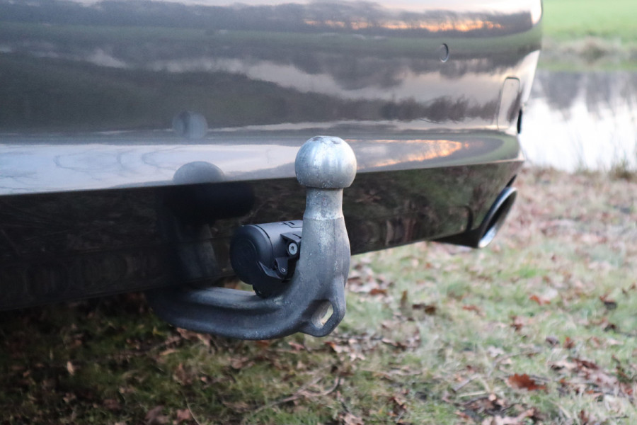 BMW 3 Serie 318i Executive | Trekhaak | Navi | Carplay | 19 inch |