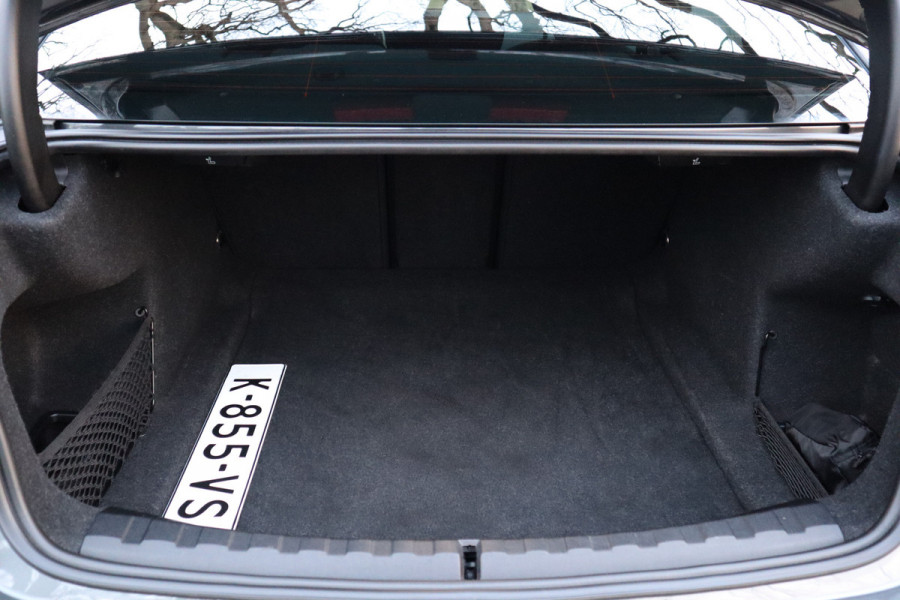 BMW 3 Serie 318i Executive | Trekhaak | Navi | Carplay | 19 inch |