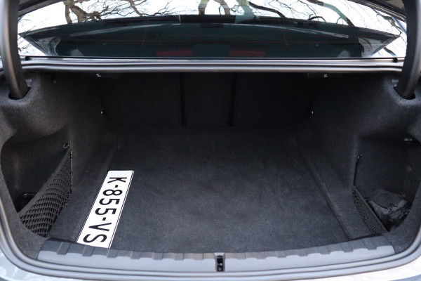 BMW 3 Serie 318i Executive | Trekhaak | Navi | Carplay | 19 inch |