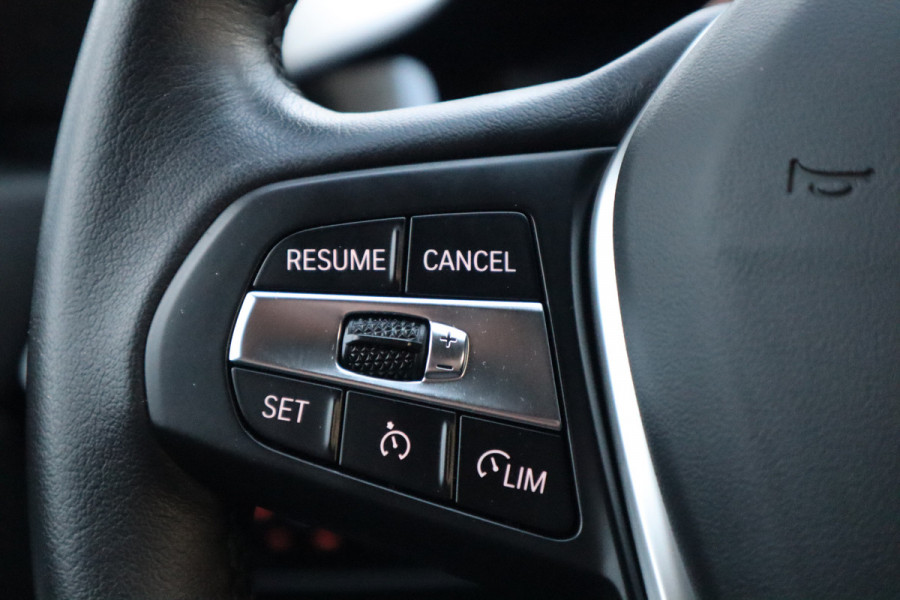 BMW 3 Serie 318i Executive | Trekhaak | Navi | Carplay | 19 inch |