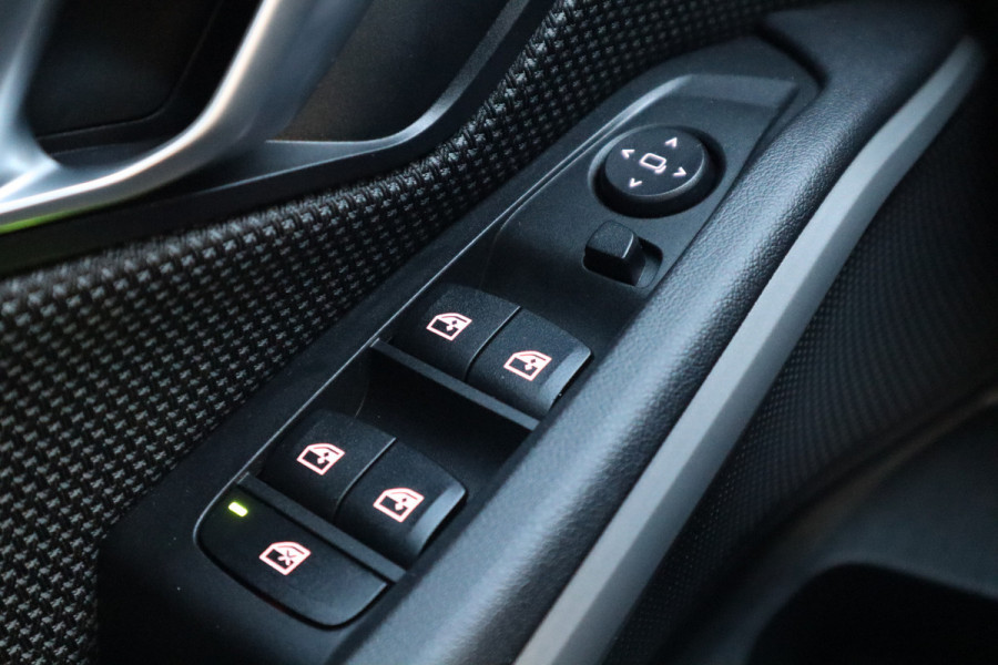 BMW 3 Serie 318i Executive | Trekhaak | Navi | Carplay | 19 inch |