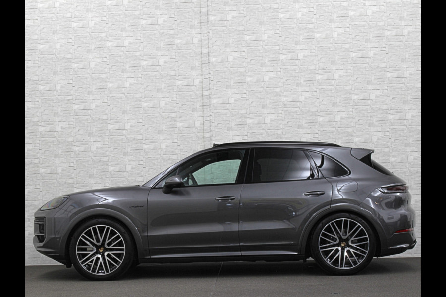 Porsche Cayenne 3.0 470pk | 360 Camera | ACC | Sport-Design | Panorama | Soft-Close | Nachtzicht | Stoelventilatie | BOSE | Sport-Chrono | Luchtvering | Trekhaak | Stoelverwarming V+A  | Sport-Uitlaat | Matrix-LED | 22'' | Keyless-Entry | Stuurverwarming | Comfortstoelen | Memory | Carplay |