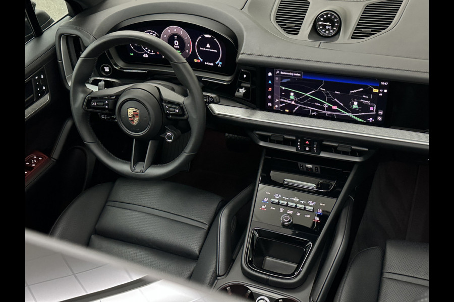 Porsche Cayenne 3.0 470pk | 360 Camera | ACC | Sport-Design | Panorama | Soft-Close | Nachtzicht | Stoelventilatie | BOSE | Sport-Chrono | Luchtvering | Trekhaak | Stoelverwarming V+A  | Sport-Uitlaat | Matrix-LED | 22'' | Keyless-Entry | Stuurverwarming | Comfortstoelen | Memory | Carplay |