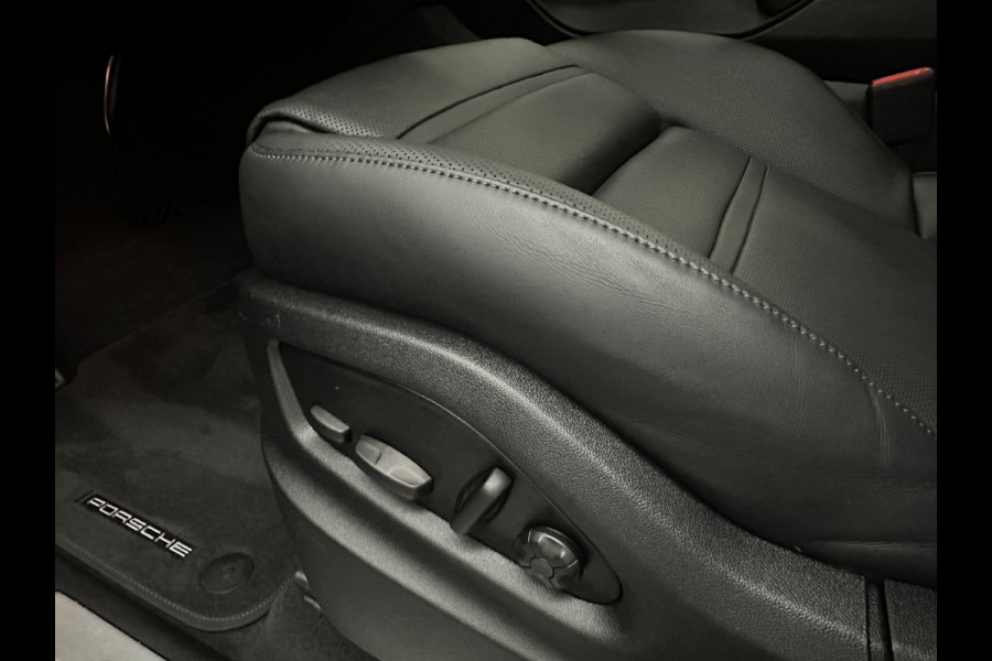 Porsche Cayenne 3.0 470pk | 360 Camera | ACC | Sport-Design | Panorama | Soft-Close | Nachtzicht | Stoelventilatie | BOSE | Sport-Chrono | Luchtvering | Trekhaak | Stoelverwarming V+A  | Sport-Uitlaat | Matrix-LED | 22'' | Keyless-Entry | Stuurverwarming | Comfortstoelen | Memory | Carplay |