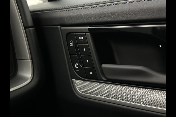 Porsche Cayenne 3.0 470pk | 360 Camera | ACC | Sport-Design | Panorama | Soft-Close | Nachtzicht | Stoelventilatie | BOSE | Sport-Chrono | Luchtvering | Trekhaak | Stoelverwarming V+A  | Sport-Uitlaat | Matrix-LED | 22'' | Keyless-Entry | Stuurverwarming | Comfortstoelen | Memory | Carplay |
