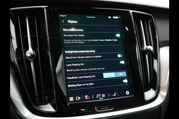 Volvo V60 T6 Recharge AWD LONG RANGE Plus Dark PHEV 350pk Dealer O.H. | Panodak | Adaptive Cruise | 360 Camera | Head Up | Harman&Kardon | Lederen Sportstoelen Memory & Verwarmd | Google Assistent | Stuur Verwarmd | Apple Carplay | Keyless | Blis | Plug In Hybr