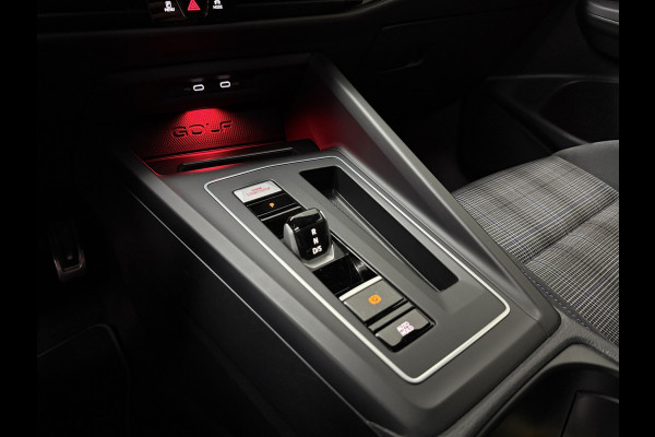 Volkswagen Golf 245 pk GTE Hybrid | IQ-Light | ACC | 19'' | GTI Diffuser | Trekhaak | Stuurwielverwarming | Achteruitrij-Camera | 3-Zone Clima | Carplay | Sfeerverlichting | Draadloos Laden |