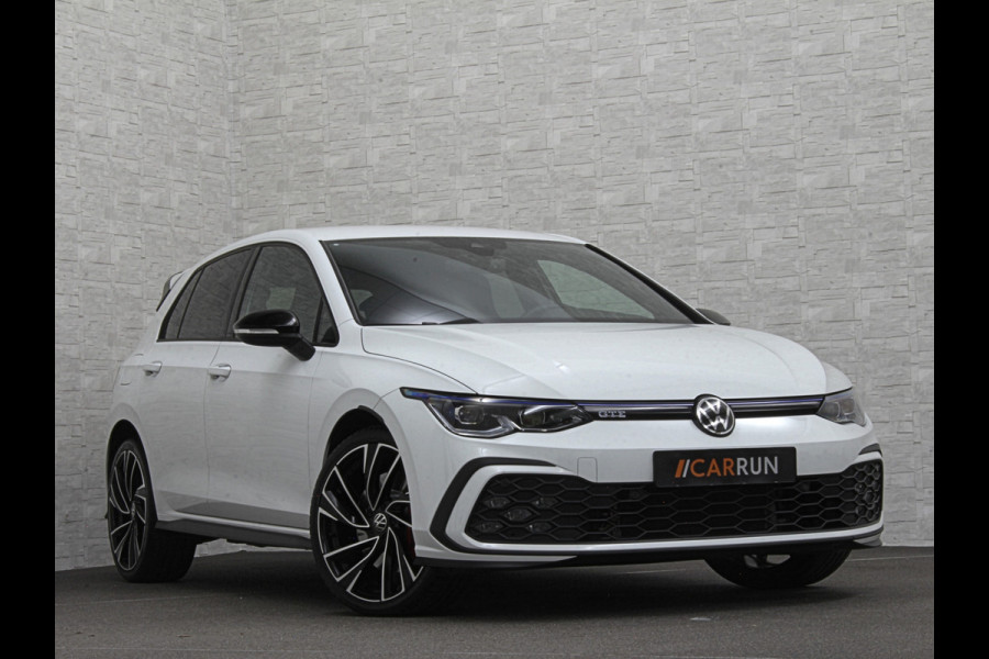 Volkswagen Golf 245 pk GTE Hybrid | IQ-Light | ACC | 19'' | GTI Diffuser | Trekhaak | Stuurwielverwarming | Achteruitrij-Camera | 3-Zone Clima | Carplay | Sfeerverlichting | Draadloos Laden |