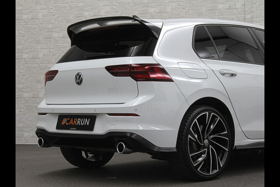 Volkswagen Golf 245 pk GTE Hybrid | IQ-Light | ACC | 19'' | GTI Diffuser | Trekhaak | Stuurwielverwarming | Achteruitrij-Camera | 3-Zone Clima | Carplay | Sfeerverlichting | Draadloos Laden |