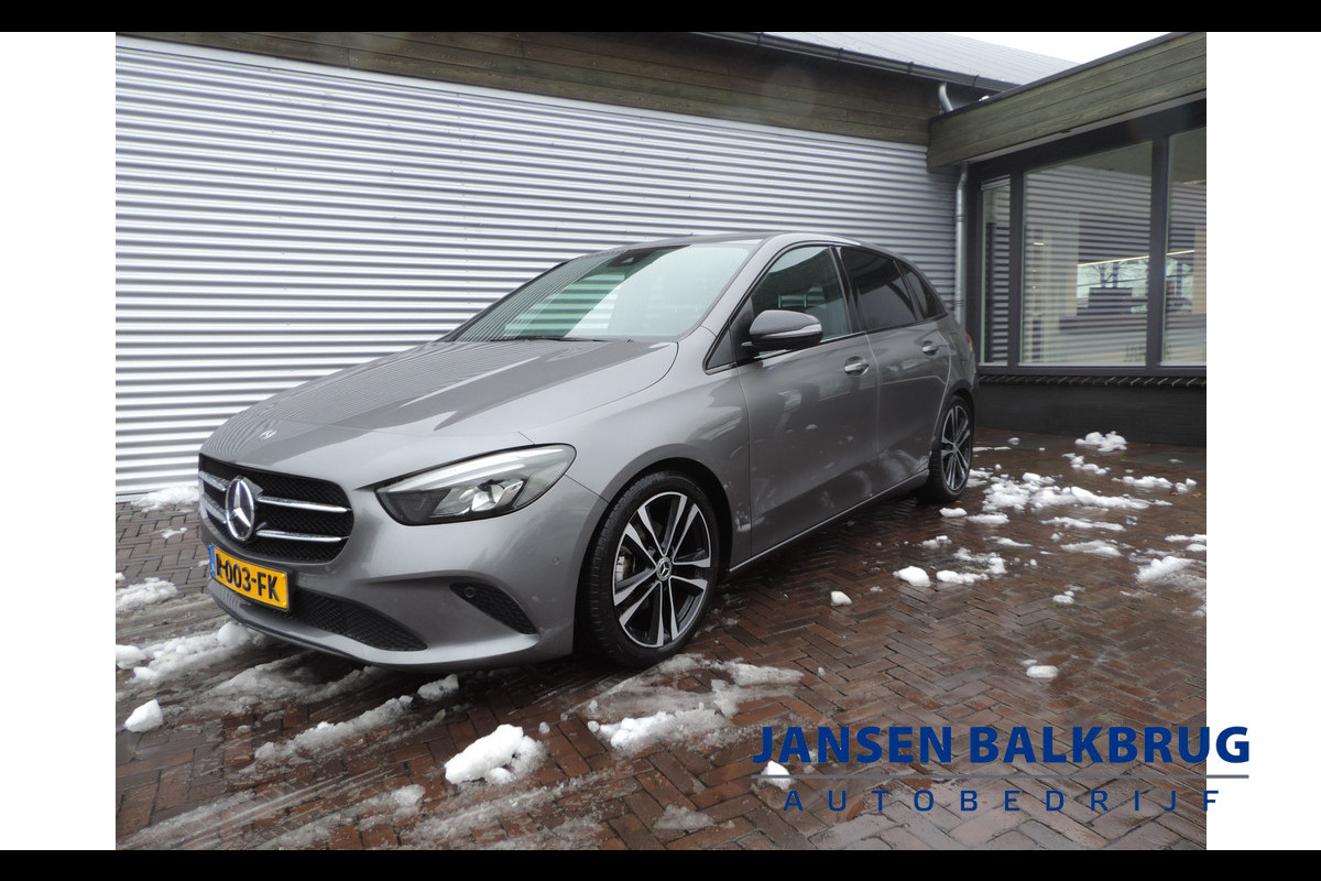 Mercedes-Benz B-Klasse 180 Launch Edition Premium Plus TREKHAAK