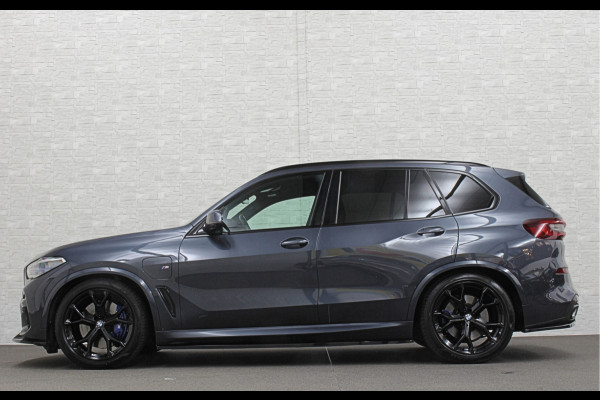 BMW X5 45e M-Stoelen | M-Performance | 360 Camera | ACC | Indiv. Leder | Harman-Kardon | Laser-LED | Keyless-Entry | Stoelventilatie | Head-Up | Memory | 21'' | Sfeerverlichting | Trekhaak | Luchtvering | Rij-Assistent Pro | Carplay | Black-Optic | Draadloos Laden.