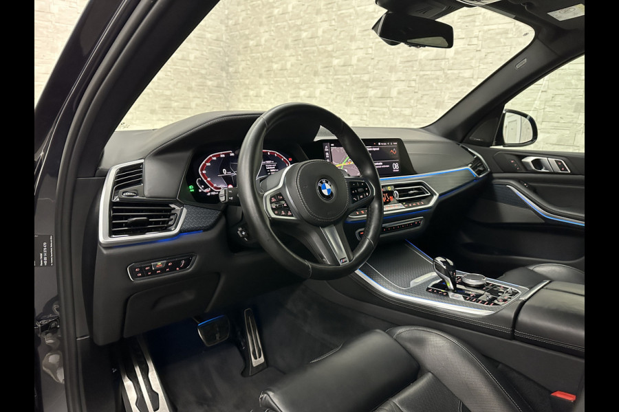BMW X5 45e M-Stoelen | M-Performance | 360 Camera | ACC | Indiv. Leder | Harman-Kardon | Laser-LED | Keyless-Entry | Stoelventilatie | Head-Up | Memory | 21'' | Sfeerverlichting | Trekhaak | Luchtvering | Rij-Assistent Pro | Carplay | Black-Optic | Draadloos Laden.