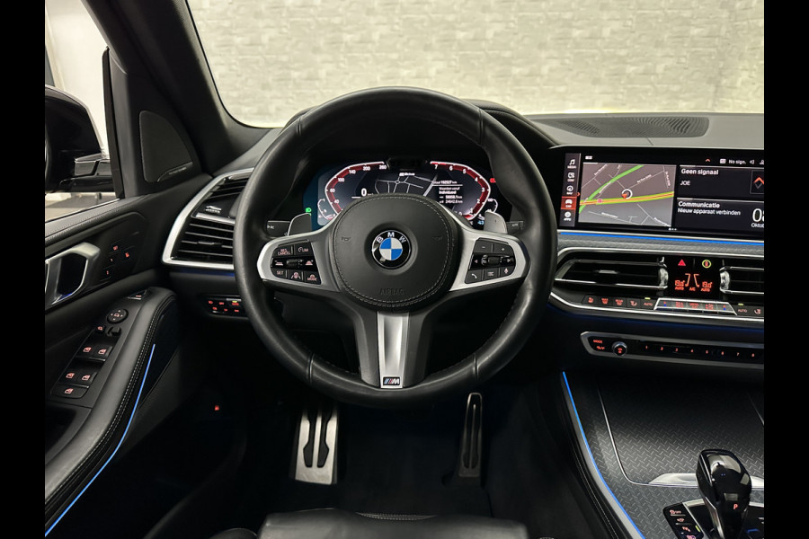 BMW X5 45e M-Stoelen | M-Performance | 360 Camera | ACC | Indiv. Leder | Harman-Kardon | Laser-LED | Keyless-Entry | Stoelventilatie | Head-Up | Memory | 21'' | Sfeerverlichting | Trekhaak | Luchtvering | Rij-Assistent Pro | Carplay | Black-Optic | Draadloos Laden.