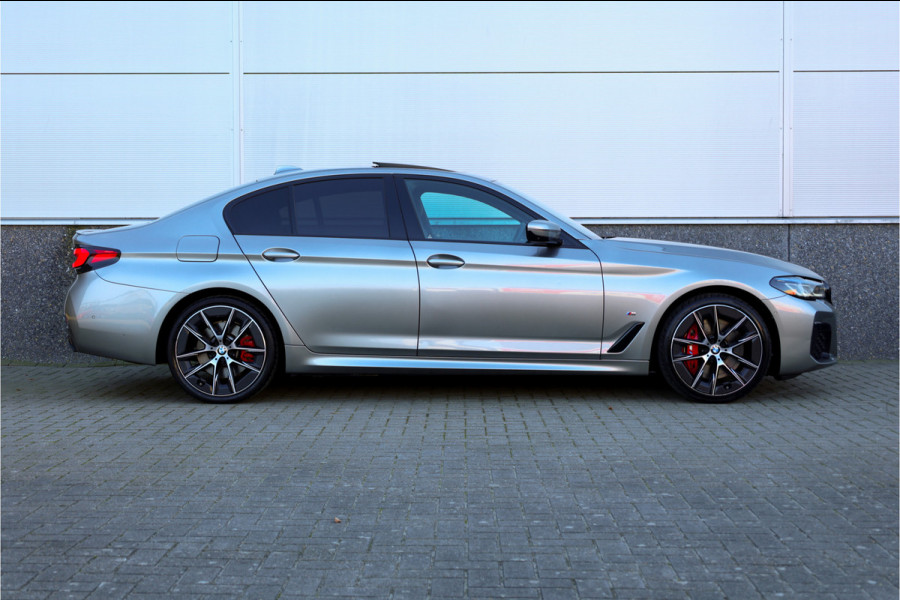 BMW 5 Serie 545e xDrive Individual Soft Close / M-zetels / Leder dashboard /