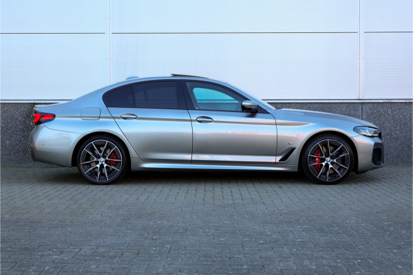 BMW 5 Serie 545e xDrive Individual Soft Close / M-zetels / Leder dashboard /