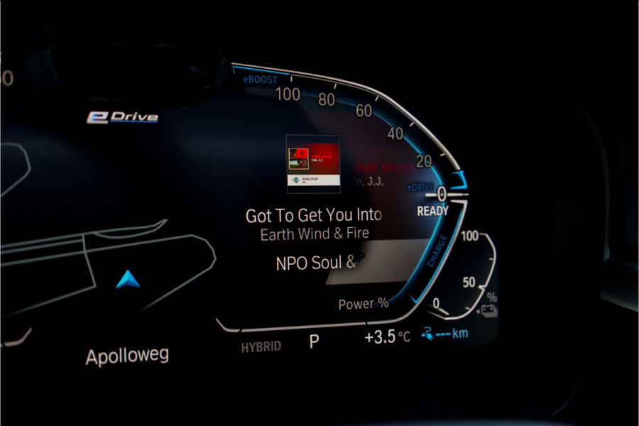 BMW 5 Serie 545e xDrive Individual Soft Close / M-zetels / Leder dashboard /