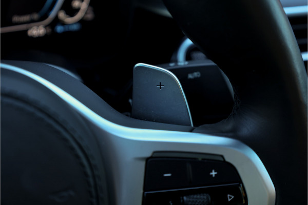 BMW 5 Serie 545e xDrive Individual Soft Close / M-zetels / Leder dashboard /