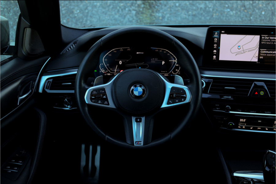 BMW 5 Serie 545e xDrive Individual Soft Close / M-zetels / Leder dashboard /