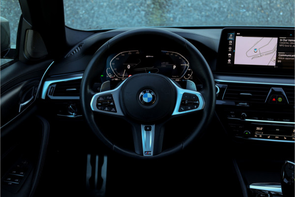 BMW 5 Serie 545e xDrive Individual Soft Close / M-zetels / Leder dashboard /
