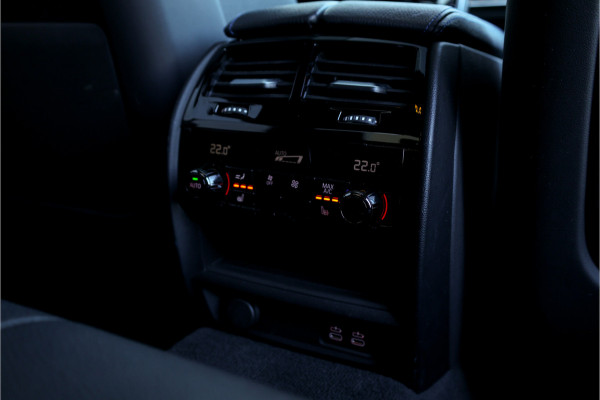 BMW 5 Serie 545e xDrive Individual Soft Close / M-zetels / Leder dashboard /