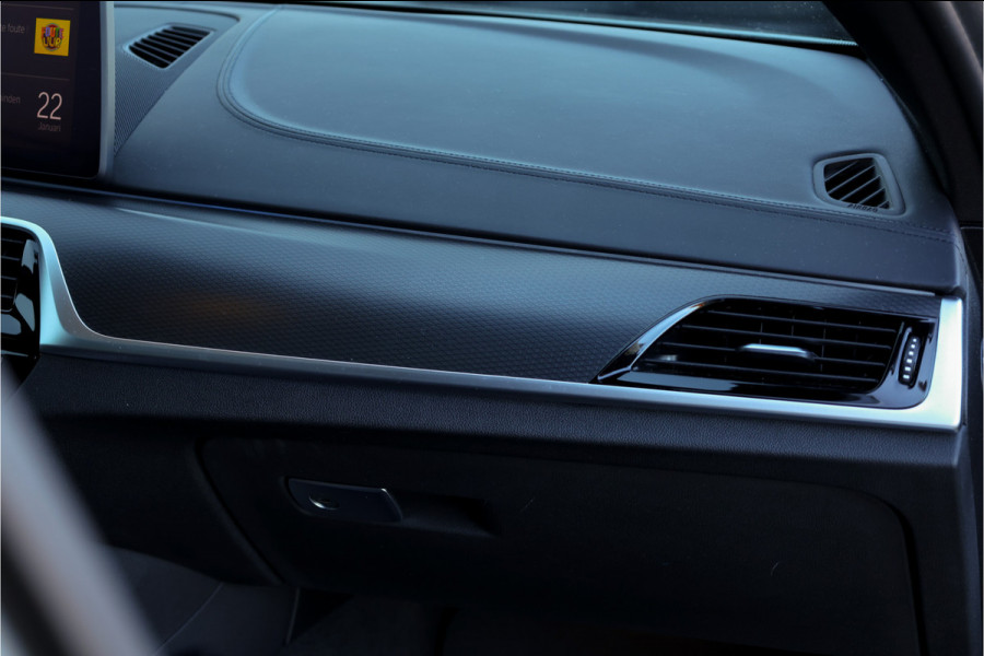 BMW 5 Serie 545e xDrive Individual Soft Close / M-zetels / Leder dashboard /