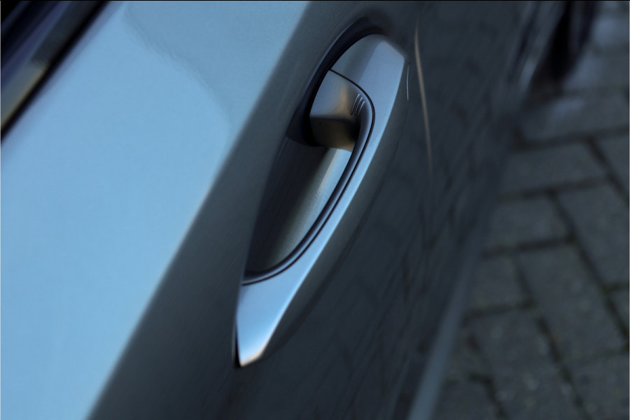 BMW 5 Serie 545e xDrive Individual Soft Close / M-zetels / Leder dashboard /