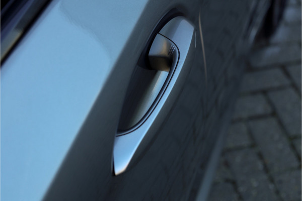 BMW 5 Serie 545e xDrive Individual Soft Close / M-zetels / Leder dashboard /