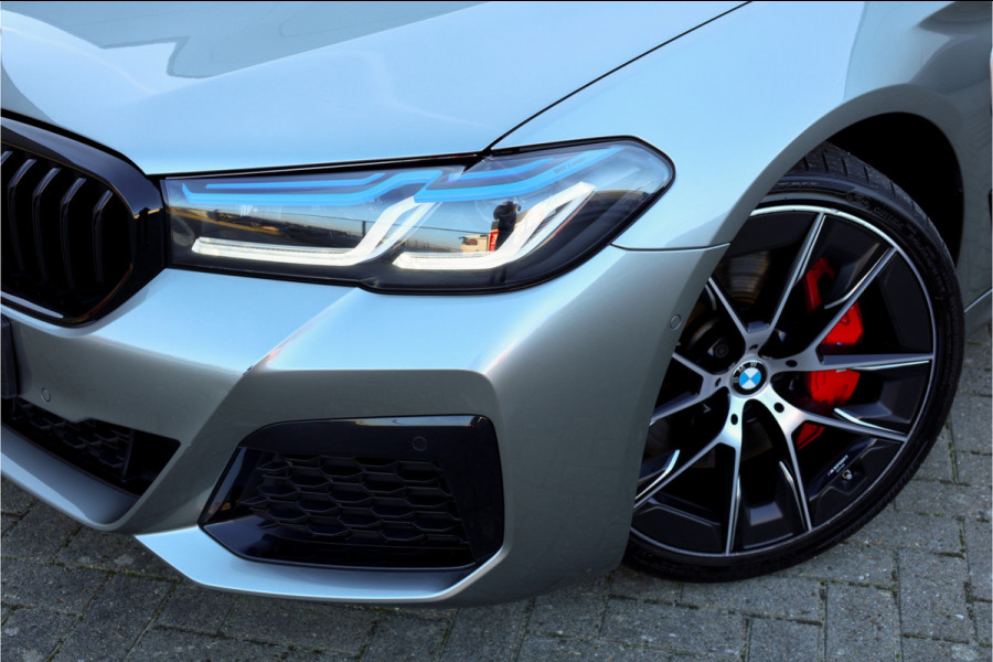 BMW 5 Serie 545e xDrive Individual Soft Close / M-zetels / Leder dashboard /