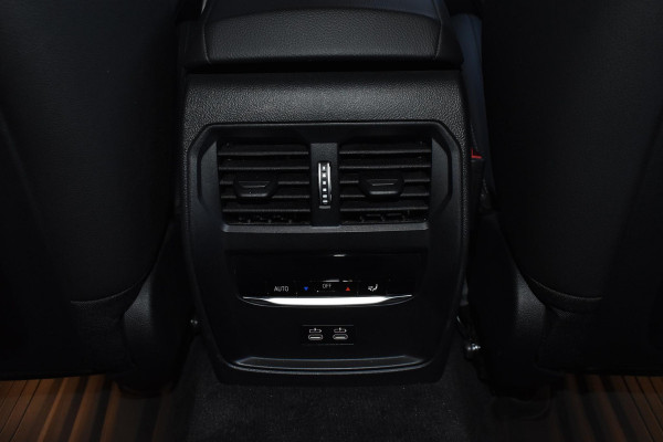 BMW 3 Serie Touring 330e 292PK Aut. M-Sport | LED | Navi | Trekhaak | Camera | Incl. garantie