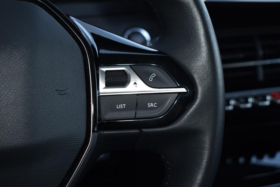Peugeot 208 1.2 PureTech 100PK Allure Pack | Carplay | Keyless | Stoelverw. | Camera | Incl. garantie