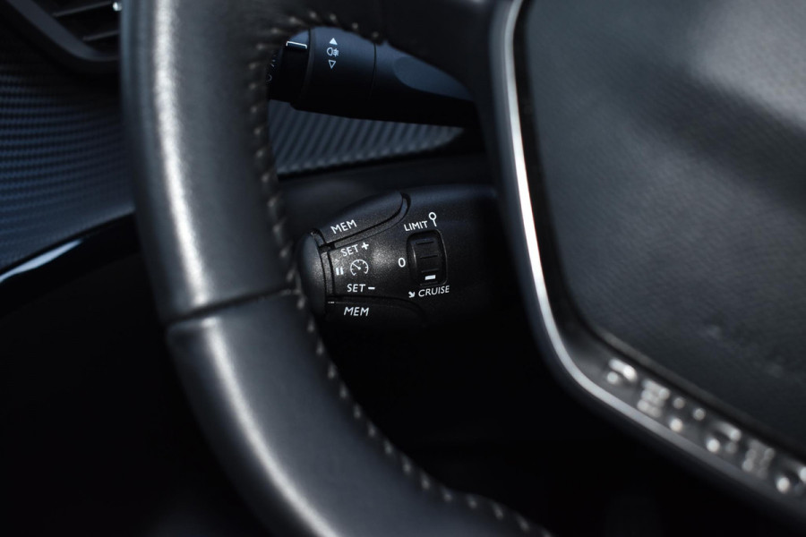 Peugeot 208 1.2 PureTech 100PK Allure Pack | Carplay | Keyless | Stoelverw. | Camera | Incl. garantie