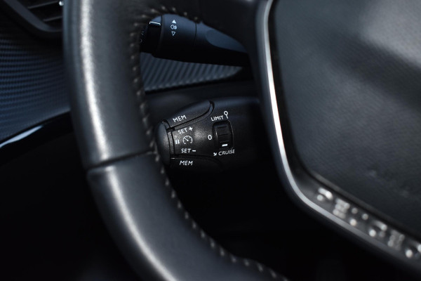 Peugeot 208 1.2 PureTech 100PK Allure Pack | Carplay | Keyless | Stoelverw. | Camera | Incl. garantie