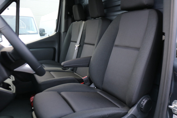 Mercedes-Benz Sprinter 319 CDI L2 H2 Airco Navigatie 3.5T Trekhaak Camera Adap. Cruise