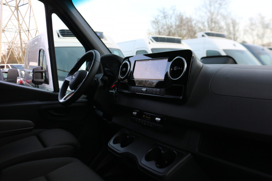 Mercedes-Benz Sprinter 319 CDI L2 H2 Airco Navigatie 3.5T Trekhaak Camera Adap. Cruise