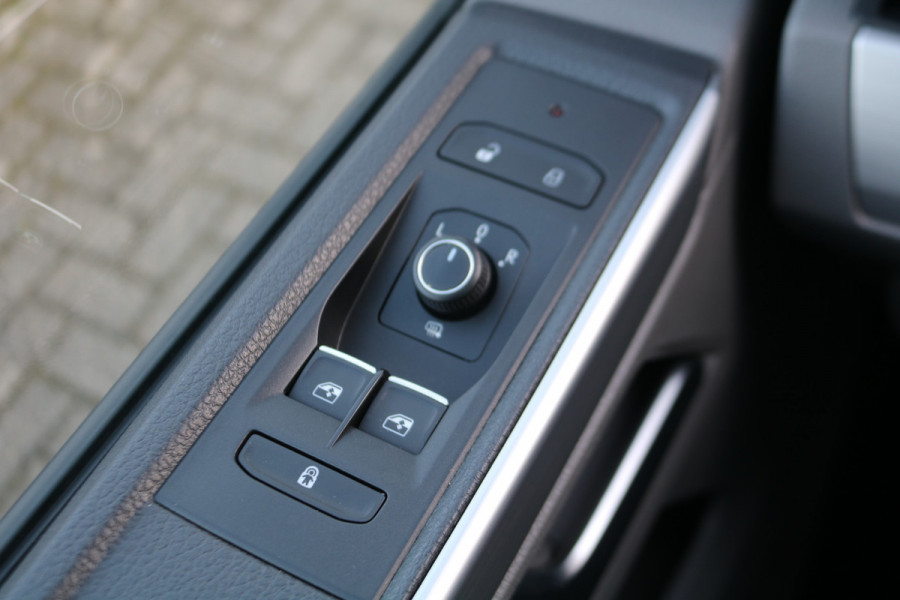 Volkswagen Transporter 2.0 TDI 150pk L2 H1 DC Bulli Automaat